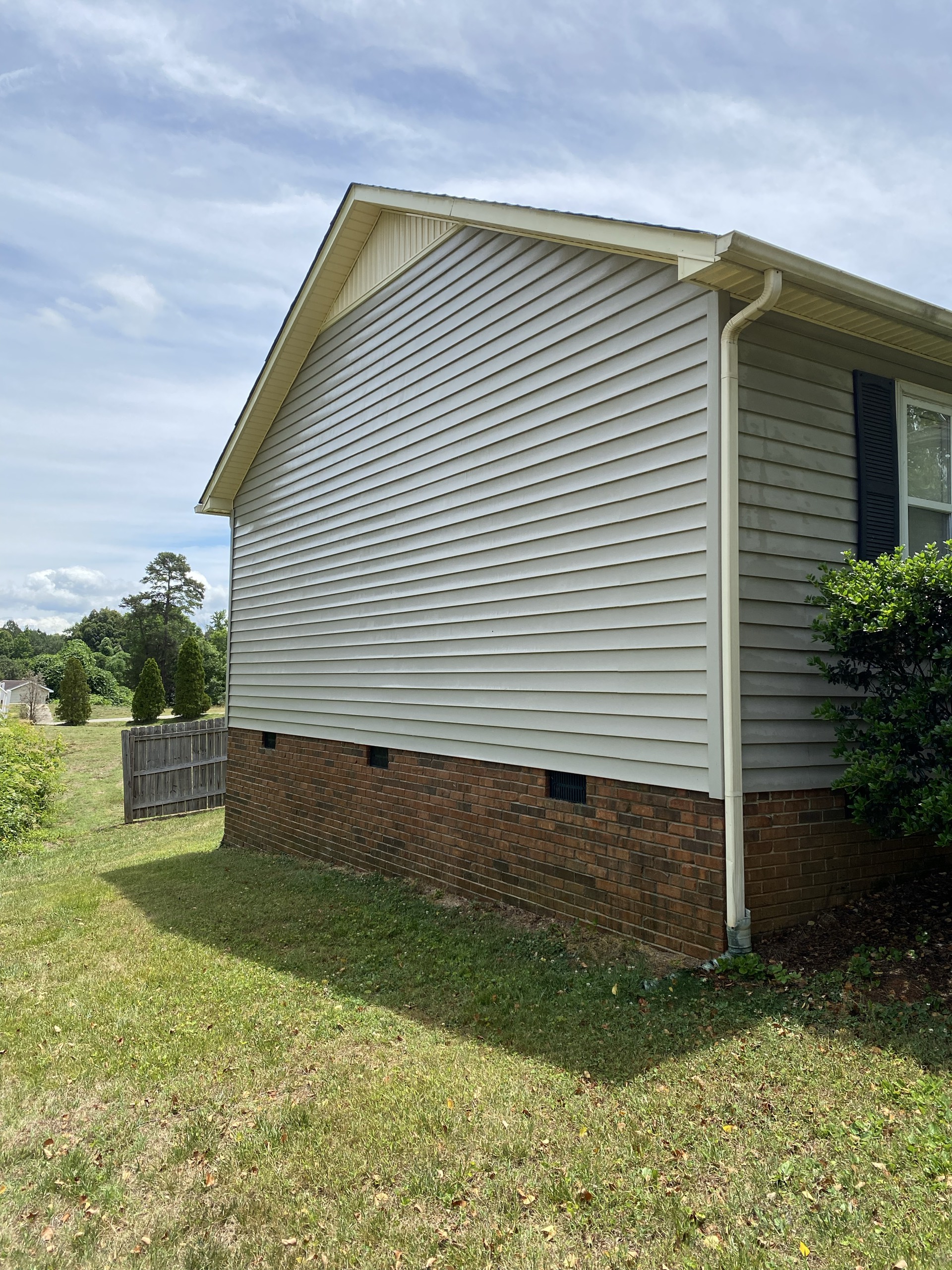 House siding after cleaning, bright and free of visible green buildup